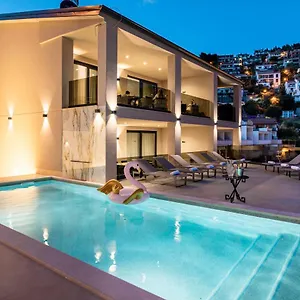Apartment Nina - With Pool Near The Sea, Rabac
