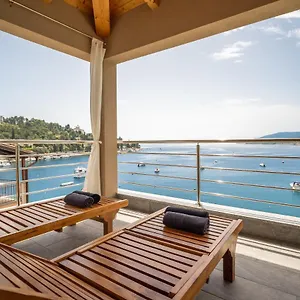 Seafront 2-bedroom Nika - Apartment